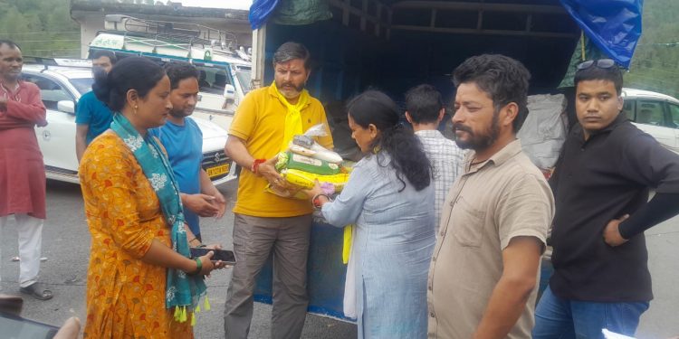 सराहनीय : राष्ट्रवादी रीजनल पार्टी ने लगाया आपदा प्रभावितों पर राहत का मरहम