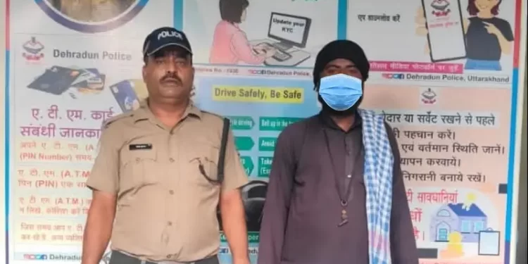 देहरादून : देवता का अवतार बताने वाला फर्जी बाबा गिरफ्तार, नकली दवाइयां का करता था धंधा