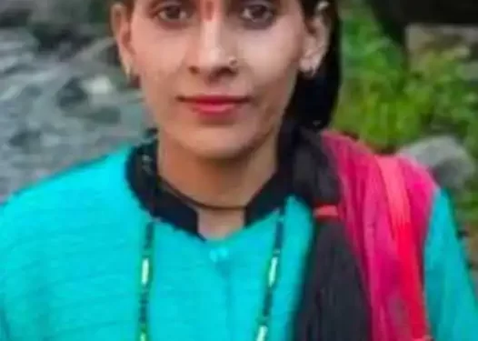 दुखद : घास काटने गई महिला प्रधान के उपर चट्टान गिरने से दर्दनाक मौत