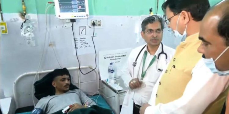 धराली आपदा : सीएम धामी पहुंचे उत्तरकाशी अस्पताल, घायलों का जाना हाल