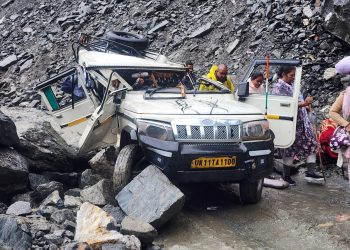 बड़ी खबर : रुद्रप्रयाग में वाहन के ऊपर गिरा बोल्डर, दो की दर्दनाक मौत वहीं तीन गंभीर घायल