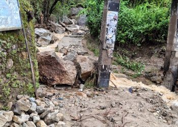 रुद्रप्रयाग : भारी बारिश के चलते जखोली के कई मकानों में खतरा, कभी भी हो सकती है जनहानि