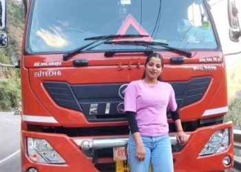 सराहनीय : पहाड़ की 22 साल की नीतू चला रही 16 टायर का 35 टन का ट्राला