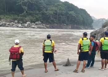 दुखद : डूबती युवती को बचाने गंगा में कूदा युवक, युवती की मौत युवक लापता