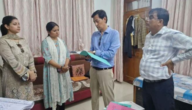 बड़ी खबर : कुमाऊं कमिश्नर का तहसील पर छापा, कानूनगो के घर से मिला फाइलों का जखीरा