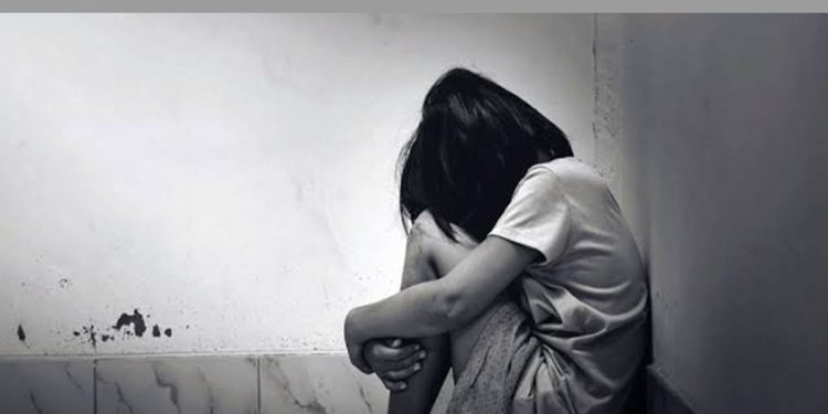 शर्मनाक : यहां नाबालिग छात्रा से गैंग रेप, फिर वीडियो बनाकर किया वायरल