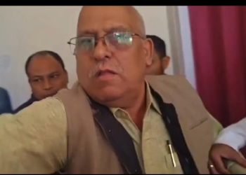 ब्रेकिंग : अशिक्षित और बदतमीज प्राथमिक शिक्षा निदेशक ने महिला पत्रकार पर उठाया हाथ