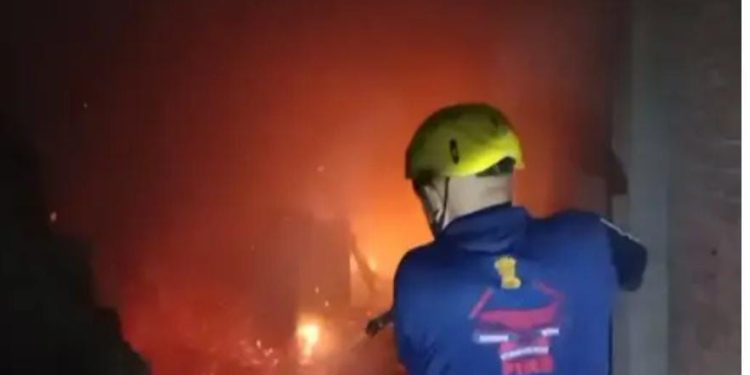 दुखद : यहां तम्बाकू गोदाम मे लगी भीषण आग, युवक जिंदा जला