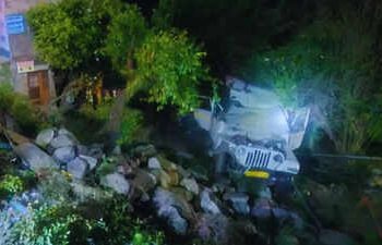 रुद्रप्रयाग : मैक्स वाहन दुर्घटनाग्रस्त, दो की मौत छह घायल