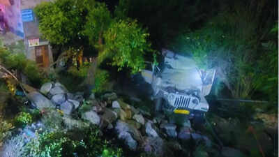 रुद्रप्रयाग : मैक्स वाहन दुर्घटनाग्रस्त, दो की मौत छह घायल