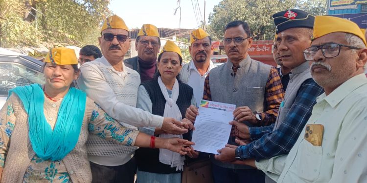 अवैध कब्जों को लेकर रीजनल पार्टी का प्रदर्शन, पीएम को भेजा ज्ञापन