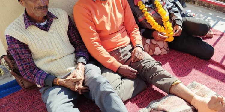 बड़ी खबर : सड़क निर्माण की मांग कर रहे आंदोलनकारियों पर जंगली सूअर के झुंड का हमला