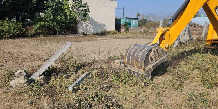 बड़ी खबर : एमडीडीए उपाध्यक्ष बंशीधर तिवारी की बड़ी कार्रवाई, 22 बीघा भूमि से अवैध अतिक्रमण हटाया