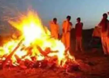 दुखद : पिता की लाश देख बेटे ने भी त्यागे प्राण, पिता-पुत्र की एक साथ करी अन्त्येष्टि