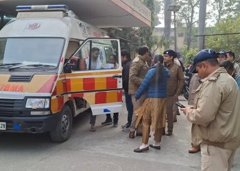 बड़ी खबर : पुलिस की गाड़ी पर अंधाधुंध फायरिंग, हिस्ट्री शीटर को ले जा रहे थे पेशी पर