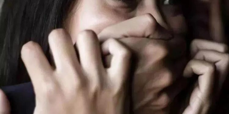 शर्मनाक : 6 माह की गर्भवती दलित महिला को घसीट कर शौचालय में किया दुष्कर्म