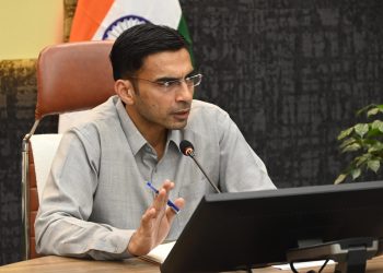 डीएम की छापेमारी : ऋषिकेश सीएससी सेंटर सील
