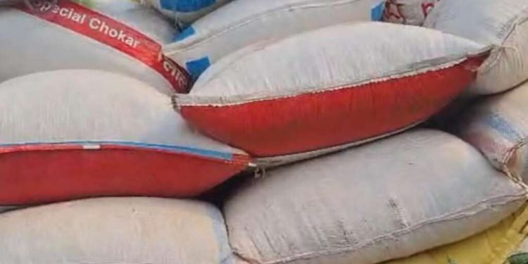 कार्यवाही : यहां मंडी समिति ने बिना कागजात के चावल से लदे ट्रक को पकड़ा, 53 हजार से अधिक का लगाया जुर्माना