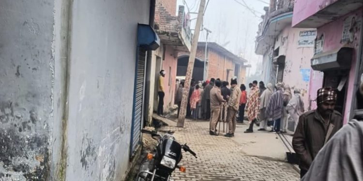 शर्मनाक : यहां मंदिर में घुसे असामाजिक तत्व, शिवलिंग किया खंडित