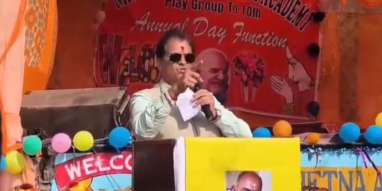 ऋषिकेश : मंच पर भिड़े विधायक प्रेमचंद अग्रवाल और जिला पंचायत सदस्या विनीता रतूड़ी