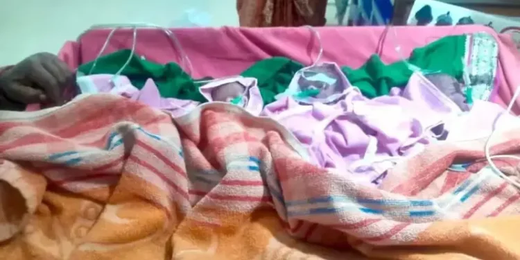 अविश्वसनीय : यहां गर्भवती महिला ने चार बच्चों को दिया एक साथ जन्म
