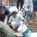 देखें शर्मनाक वीडियो : ट्रक और टैंकर के एक्सीडेंट के बाद लोगों ने घायलों को बचाने के बजाए मचा दी डीजल भरने की लूट