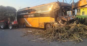 दुखद : गन्ने के ट्राले से टकराई यात्रियों से भरी बस, चालक की दर्दनाक मौत