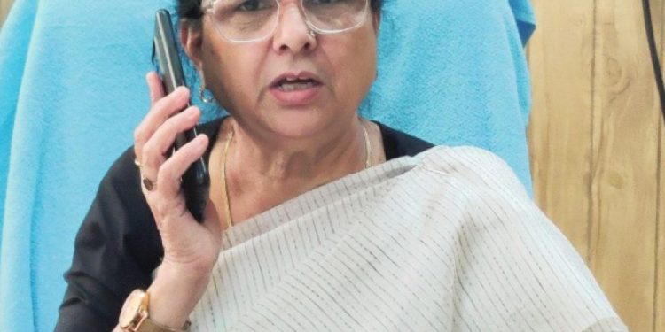 बड़ी खबर : अब निजी स्कूल के शिक्षक पर लगे छात्राओं से छेड़छाड़ के आरोप, महिला आयोग ने लिया संज्ञान