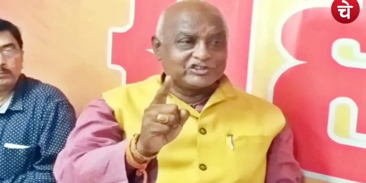 भाजपा विधायक के बिगड़े बोल : कहा आत्म संतुष्टि के कारण कुत्त्तों के साथ सोती हैं महिलाएं