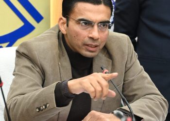 ब्रेकिंग : पटवारी निलंबित, डीएम ने लिया एक्शन 