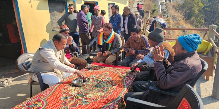 रुद्रप्रयाग : अपनी ही सरकार के खिलाफ भाजपा नेता ने चलाया हस्ताक्षर अभियान