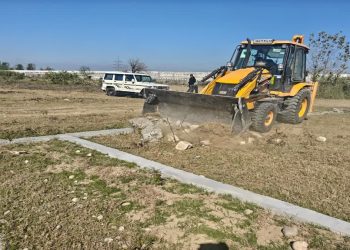 देहरादून : एमडीडीए की बड़ी कार्रवाई, 40 बीघा अवैध प्लाटिंग पर चला बुलडोजर