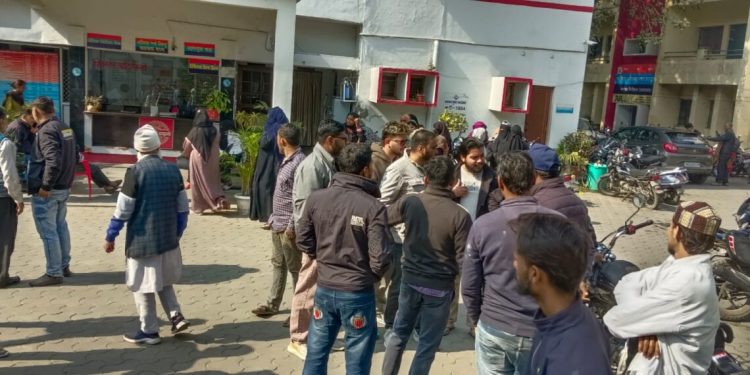 शर्मनाक : दिन दहाड़े युवक की लाठी डंडों से पीट-पीट कर हत्या