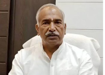 अतिक्रमण पर सख्त सरकार : पूर्व शिक्षा मंत्री और भाजपा विधायक का घर भी आया जद में, प्रशासन ने चिपकाया नोटिस