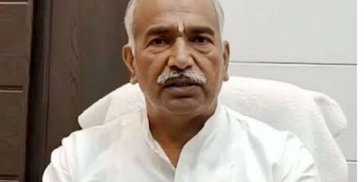 अतिक्रमण पर सख्त सरकार : पूर्व शिक्षा मंत्री और भाजपा विधायक का घर भी आया जद में, प्रशासन ने चिपकाया नोटिस