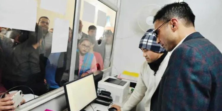 ऋषिकेश : सब रजिस्ट्रार ऑफिस में डीएम का छापा, करोड़ों का स्टाम्प घोटाला उजागर