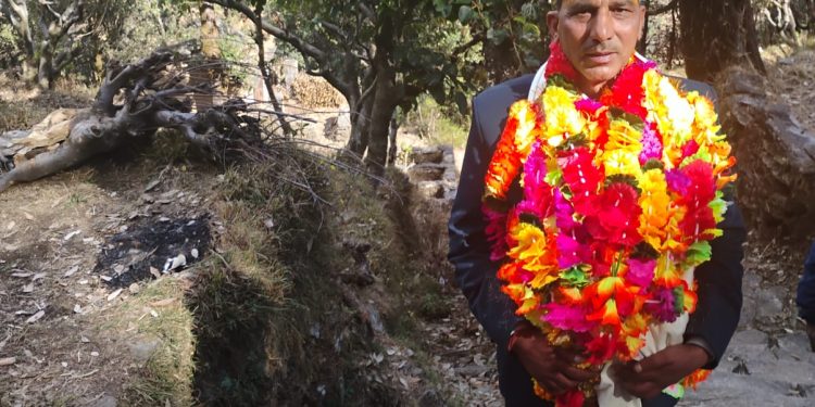 केदारनाथ बद्रीनाथ मन्दिर समिति के कर्मचारी मुकुंद सिंह पंवार हुए सेवानिवृत्त 38 साल 6 महीने 29 दिन की नौकरी