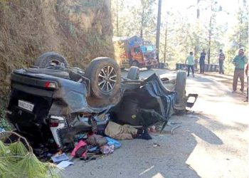 दुखद : यहां सड़क हादसे में उड़े स्कॉर्पियो के परखच्चे, दो की मौत एक गंभीर घायल