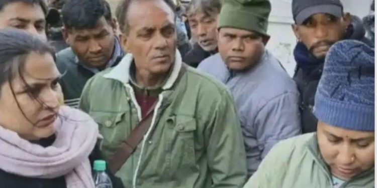 नैनीताल : प्रेमिका के साथ घूमने गए पति को पत्नी द्वारा रंगे हाथ पकड़ने पर पति ने मारी कार से टक्कर, मुकदमा दर्ज