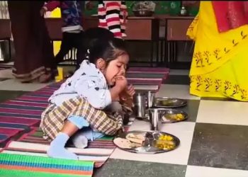 सराहनीय : यहां डीएम ने कराया अपनी साढे तीन साल की बच्ची का आंगनबाड़ी में दाखिला