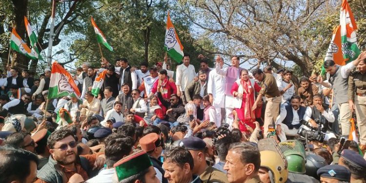 बड़ी खबर : बिगड़ती कानून व्यवस्था और बेरोजगारी पर कांग्रेस का हल्ला बोल, परेड ग्राउंड में उमड़ा कांग्रेसियों का जन सैलाब