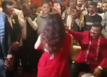 देखें वीडियो : फिर विवादों में कथित चैंपियन