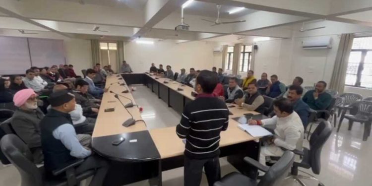 ब्रेकिंग : शिक्षा निदेशक मारपीट प्रकरण पर तमाम सरकारी कर्मचारियों ने किया कार्य बहिष्कार का एलान