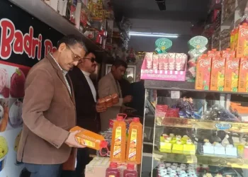 रूद्रप्रयाग : होली से पहले खाद्य सुरक्षा के तहत डीएम का औचक निरीक्षण