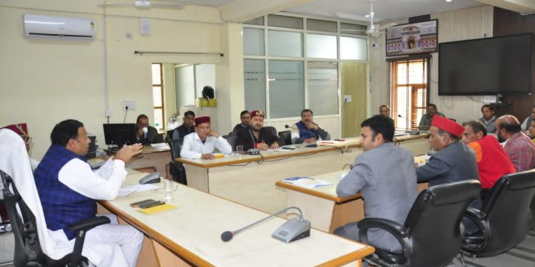 बद्री केदार यात्रा की पूर्व तैयारियों को लेकर बीकेटीसी के अध्यक्ष ने ली अहम बैठक