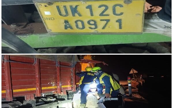 ब्रेकिंग : तोता घाटी के पास चलते ट्रक गिरा मलवा, चालक की मौत