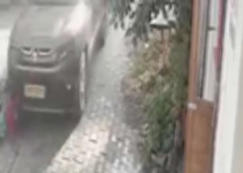 दुखद : बारातियों की कार ने बच्चे को कुचला, ग्रामीणों ने बनाया बंधक