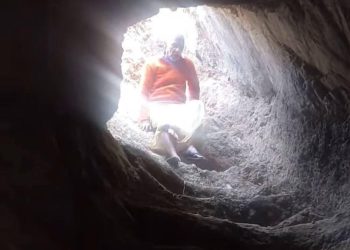 बड़ी खबर : देवलगढ़ की प्राचीन गुफा में मिले कंगन और हड्डियों के अवशेष, पुरातत्व विभाग ने लिया कब्जे में