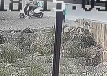 देखें वीडियो : मामूली विवाद के बाद कार से कुचलने की कोशिश