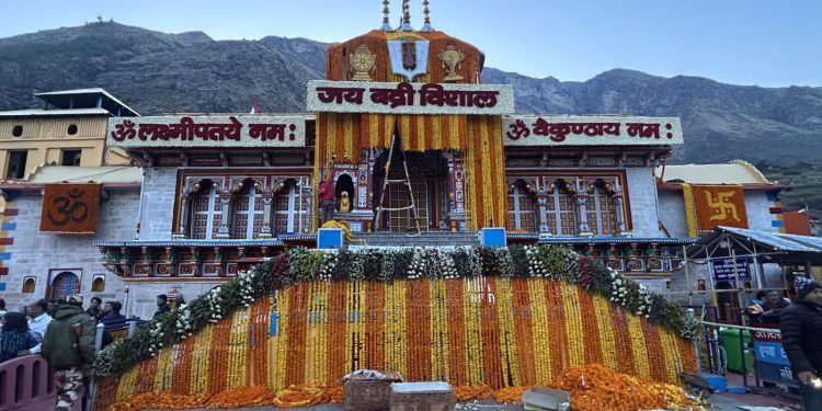 ब्रेकिंग : आज खुल गए बद्रीनाथ के कपाट, चार धाम यात्रा शुरू